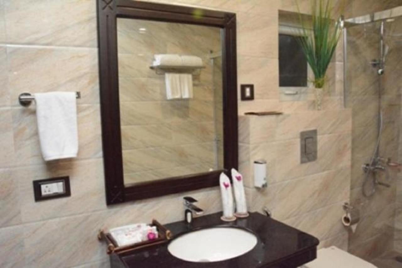 Hotel Atithi Гувахати Экстерьер фото