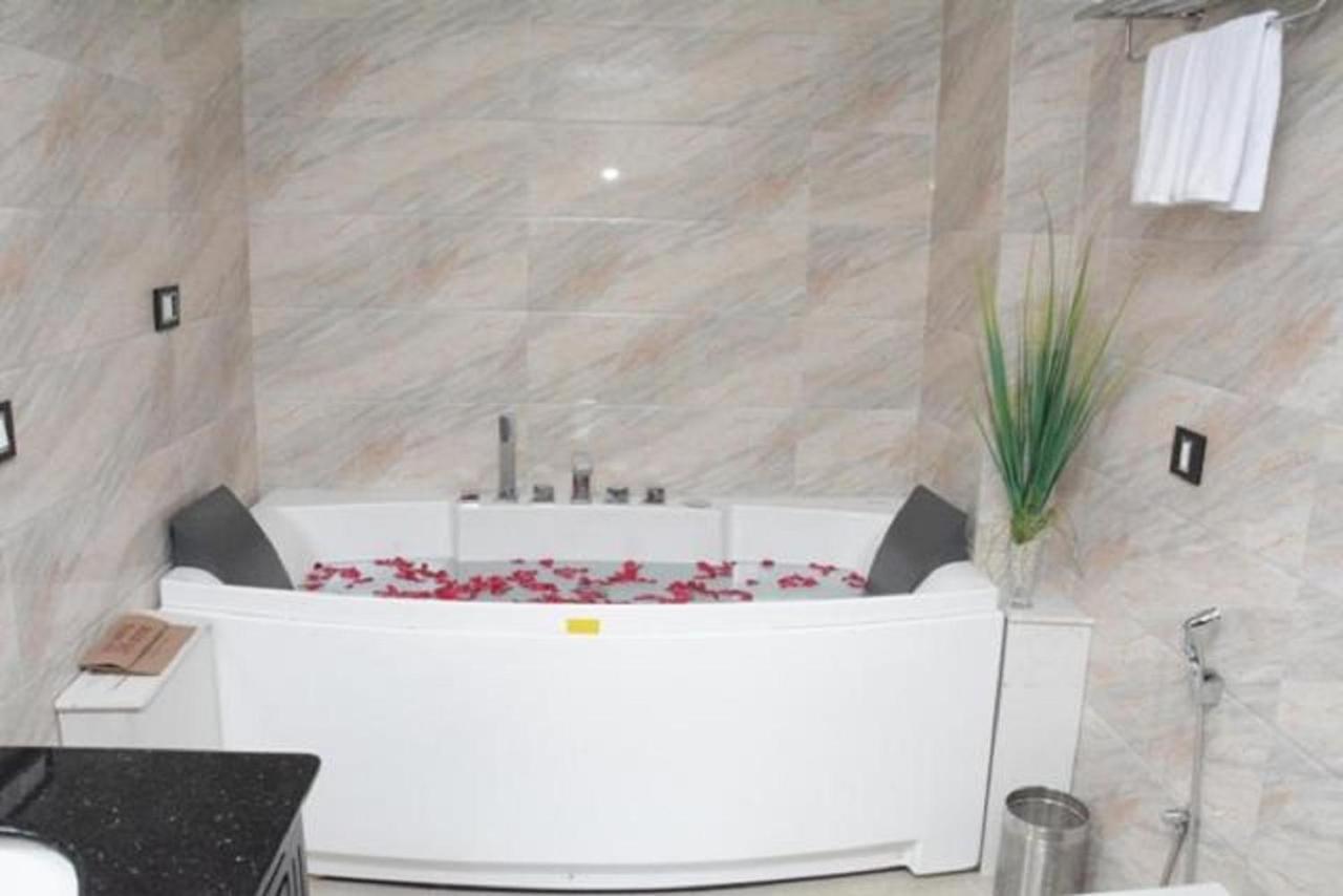Hotel Atithi Гувахати Экстерьер фото