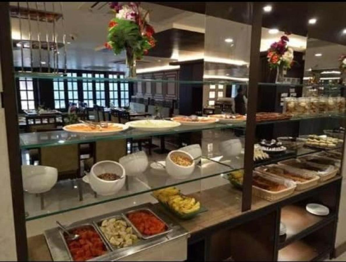 Hotel Atithi Гувахати Экстерьер фото