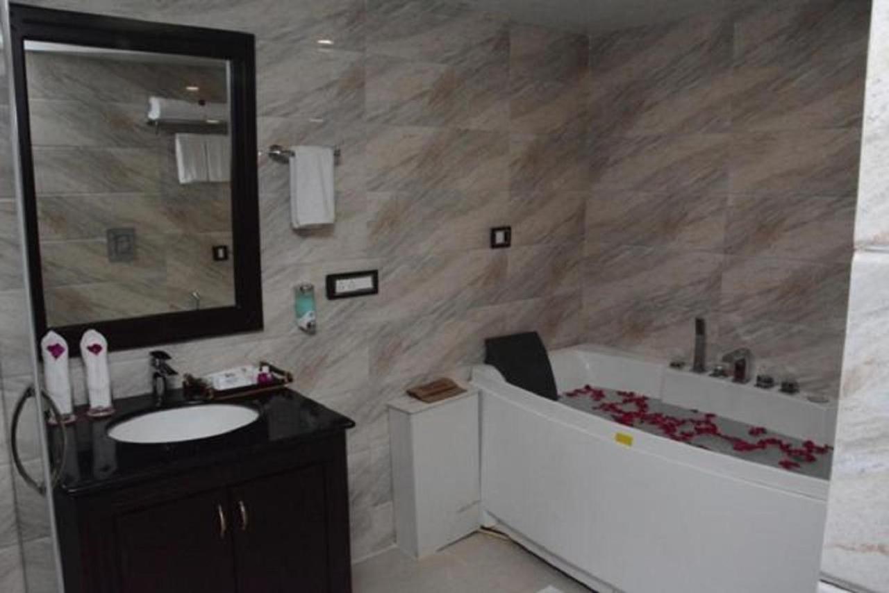 Hotel Atithi Гувахати Экстерьер фото