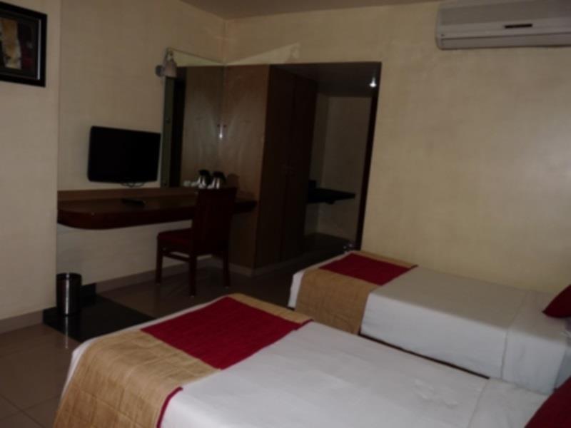Hotel Atithi Гувахати Экстерьер фото