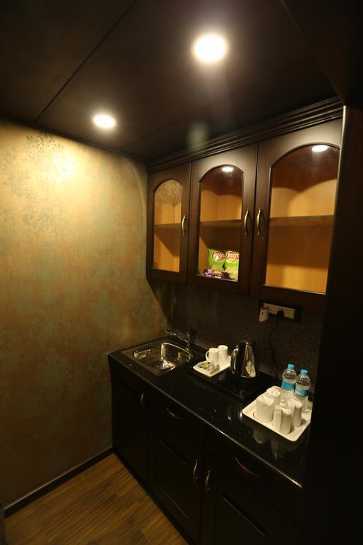 Hotel Atithi Гувахати Экстерьер фото