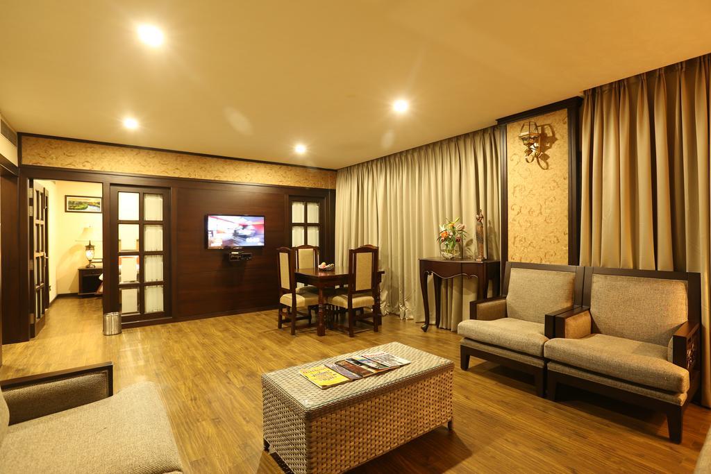 Hotel Atithi Гувахати Экстерьер фото