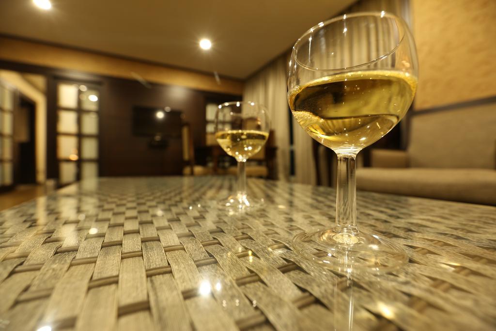 Hotel Atithi Гувахати Экстерьер фото